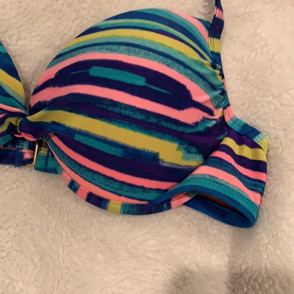 Xhilaration multi-colored bikini top - Picture 3 of 10